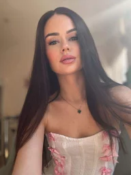 Pola 22 years London 3