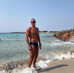 Axel 39 years Rome 0