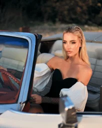 Inga 26 years Dubai 5